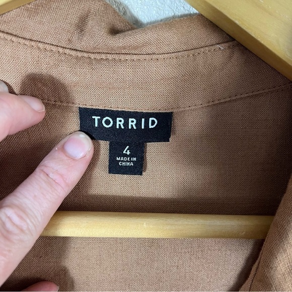 TORRID Linen Pocket Henley Long Sleeve Tunic Top - Picture 7 of 10